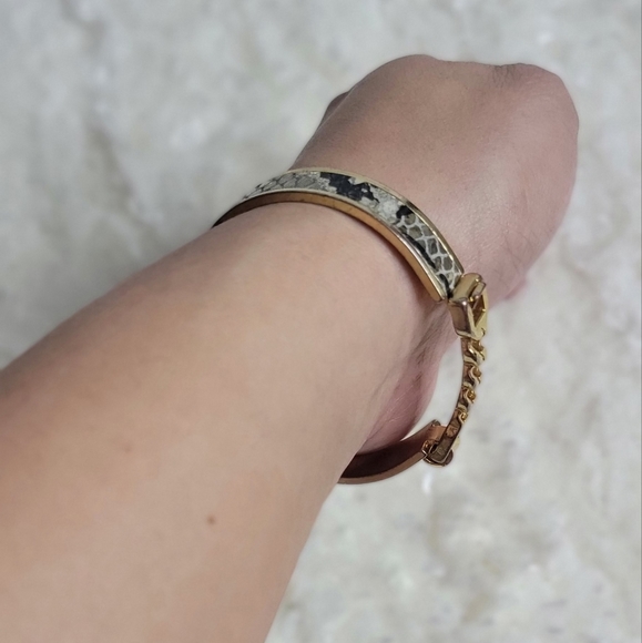 💙BCBGMAXazria Womens Bangle /Bracelet - Picture 9 of 16